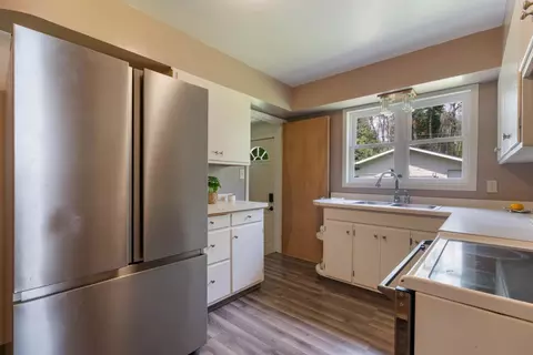 Kitchen - 4527 Dodge St, Duluth, MN 55804 photo 1 of 2