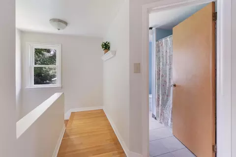 Entry Way - 4527 Dodge St, Duluth, MN 55804 photo 3 of 6