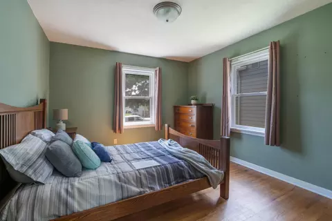 Bedroom - 4527 Dodge St, Duluth, MN 55804 photo 1 of 3