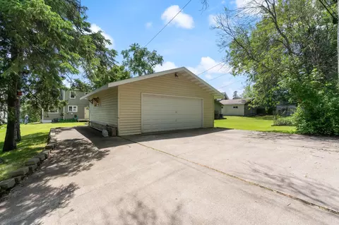 Exterior - 4527 Dodge St, Duluth, MN 55804 photo 5 of 8