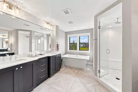 Bath - 5880 Prestwick Ct, Excelsior, MN 55331 photo 6 of 9