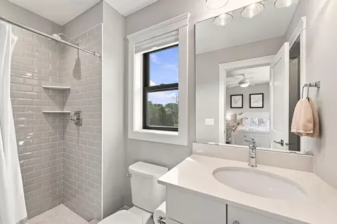 Bath - 5880 Prestwick Ct, Excelsior, MN 55331 photo 4 of 9