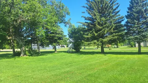 114 Lincoln, Bathgate, ND 58216 photo 2