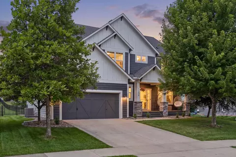11236 Whitewater Dr, Woodbury, MN 55129