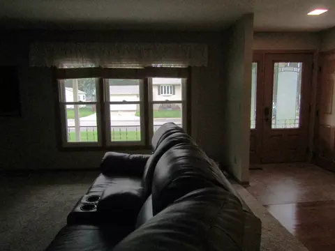 407 Eichelberger Ave, Montevideo, MN 56265 photo 3