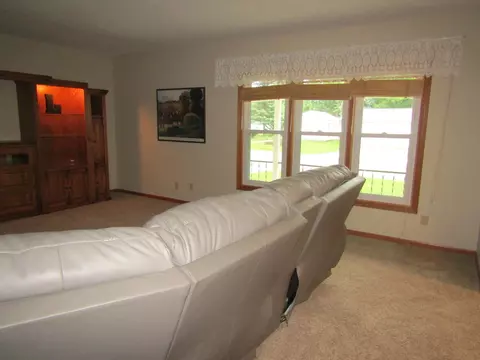 407 Eichelberger Ave, Montevideo, MN 56265 photo 4