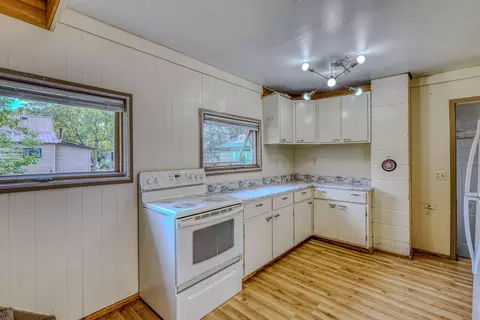 Kitchen - 4106 E 1st St, Superior, WI 54880 photo 6 of 7