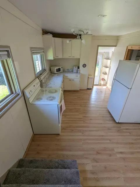 Kitchen - 4106 E 1st St, Superior, WI 54880 photo 4 of 7