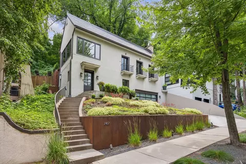 747 Kenwood Pkwy, Minneapolis, MN 55403