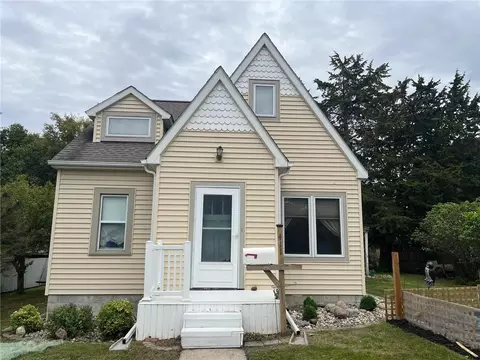 Exterior - 411 13th St SW, Willmar, MN 56201 photo 2 of 6
