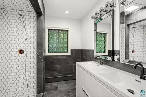 Bath - 4998 Pike Lake Pl, Duluth, MN 55811 photo 3 of 6