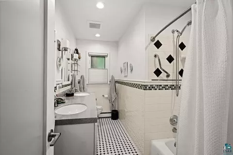 Bath - 4998 Pike Lake Pl, Duluth, MN 55811 photo 1 of 6
