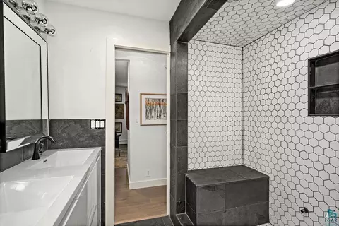 Bath - 4998 Pike Lake Pl, Duluth, MN 55811 photo 4 of 6