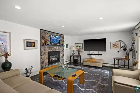 Living - 4998 Pike Lake Pl, Duluth, MN 55811 photo 3 of 7