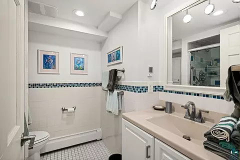 Bath - 4998 Pike Lake Pl, Duluth, MN 55811 photo 5 of 6