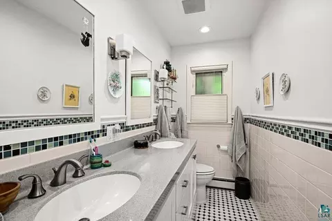 Bath - 4998 Pike Lake Pl, Duluth, MN 55811 photo 2 of 6