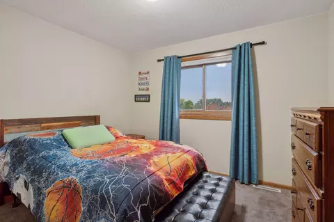 Bedroom - 1603 Raindrop Dr, Eagan, MN 55121 photo 4 of 8