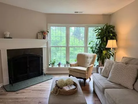 6010 Chasewood Pkwy #203, Minnetonka, MN 55343
