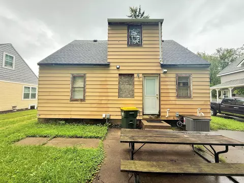 Exterior - 604 13th St SW, Willmar, MN 56201 photo 3 of 6