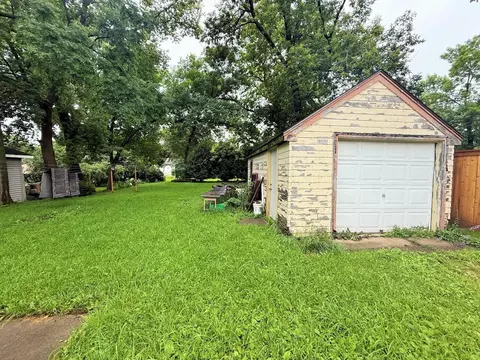 Exterior - 604 13th St SW, Willmar, MN 56201 photo 2 of 6