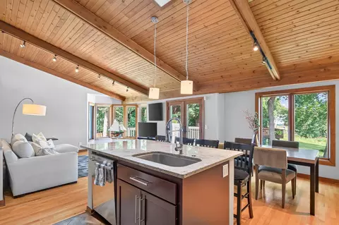 Kitchen - 1760 Commerce Blvd, Mound, MN 55364 photo 5 of 6