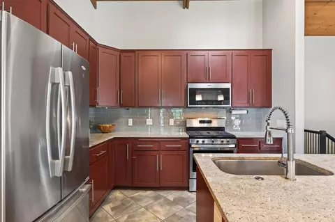 Kitchen - 1760 Commerce Blvd, Mound, MN 55364 photo 4 of 6