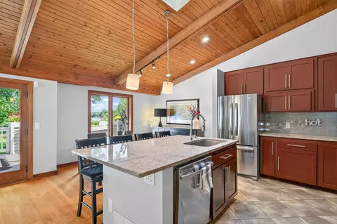 Kitchen - 1760 Commerce Blvd, Mound, MN 55364 photo 6 of 6