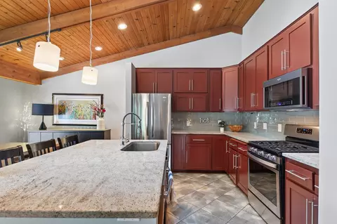 Kitchen - 1760 Commerce Blvd, Mound, MN 55364 photo 3 of 6