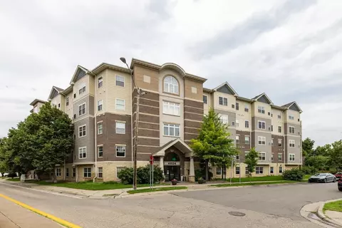 4824 E 53rd St #503, Minneapolis, MN 55417