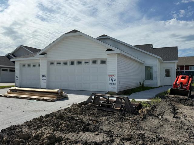511 Westview Ln E, West Fargo, ND 58078