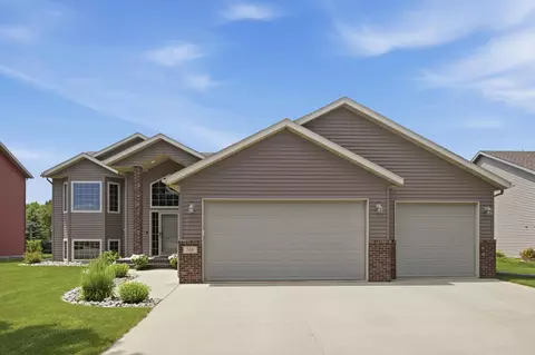 506 8th St NE, Dilworth, MN 56529