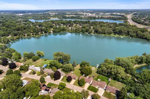 1115 Pike Lake Dr, New Brighton, MN 55112