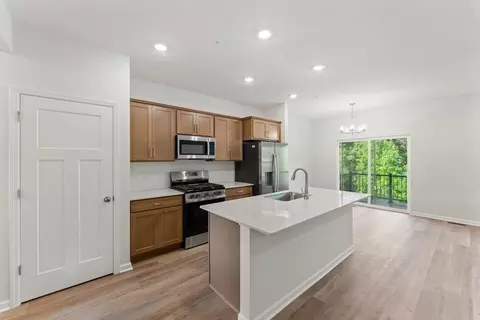 682 Tulare Ter, Newport, MN 55055