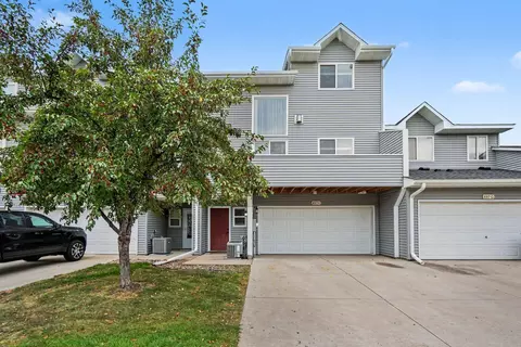 697 Kingfisher Ln #H, Woodbury, MN 55125