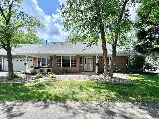 1130 Rose Pl, Roseville, MN 55113