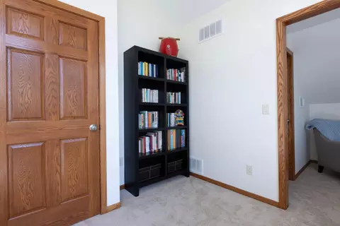 Entry Way - 29 Orme Ct, Saint Paul, MN 55116 photo 2 of 2