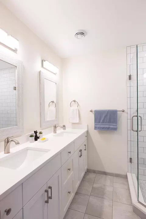 Bath - 29 Orme Ct, Saint Paul, MN 55116 photo 3 of 3