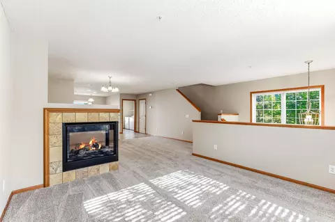 880 Ledgestone Dr, Mahtomedi, MN 55115