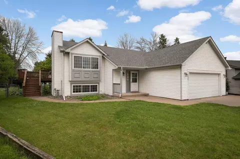 2432 Henslow Ct N, Oakdale, MN 55128