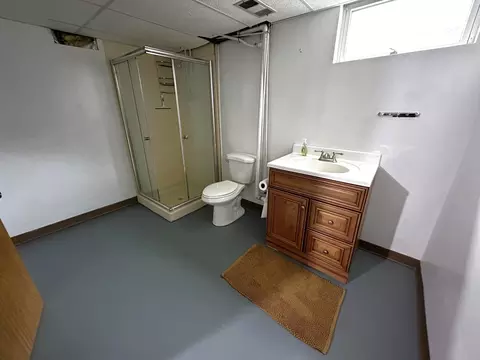 Bath - 1002 Poplar Ave, Marshall, MN 56258 photo 2 of 2