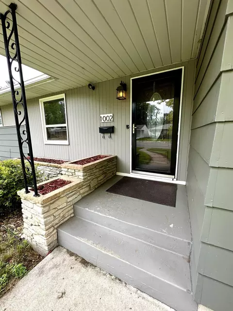 Exterior - 1002 Poplar Ave, Marshall, MN 56258 photo 3 of 5