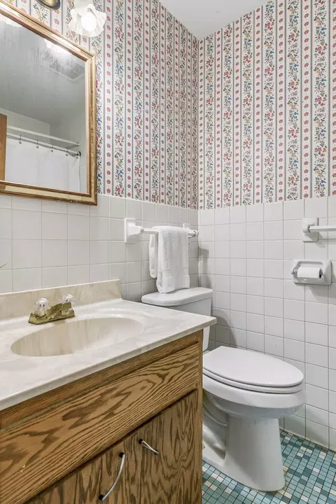Bath - 609 Mill St, Excelsior, MN 55331 photo 2 of 3