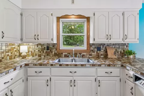 Kitchen - 609 Mill St, Excelsior, MN 55331 photo 3 of 5