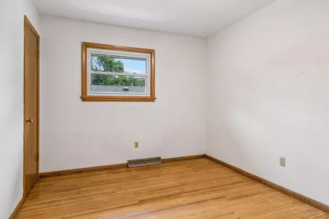 Bedroom - 609 Mill St, Excelsior, MN 55331 photo 5 of 8