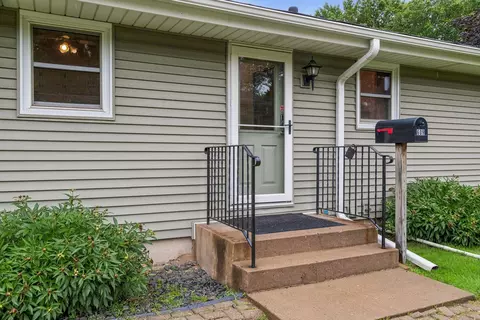 Exterior - 609 Mill St, Excelsior, MN 55331 photo 3 of 6