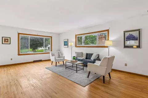 Living - 609 Mill St, Excelsior, MN 55331 photo 2 of 6
