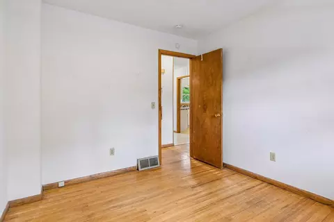 Bedroom - 609 Mill St, Excelsior, MN 55331 photo 6 of 8