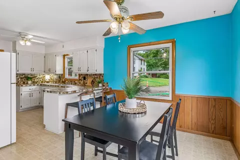 Dining - 609 Mill St, Excelsior, MN 55331 photo 2 of 4
