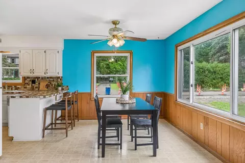 Dining - 609 Mill St, Excelsior, MN 55331 photo 1 of 4