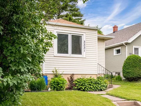 Exterior - 3331 Vernon St, Duluth, MN 55806 photo 3 of 8